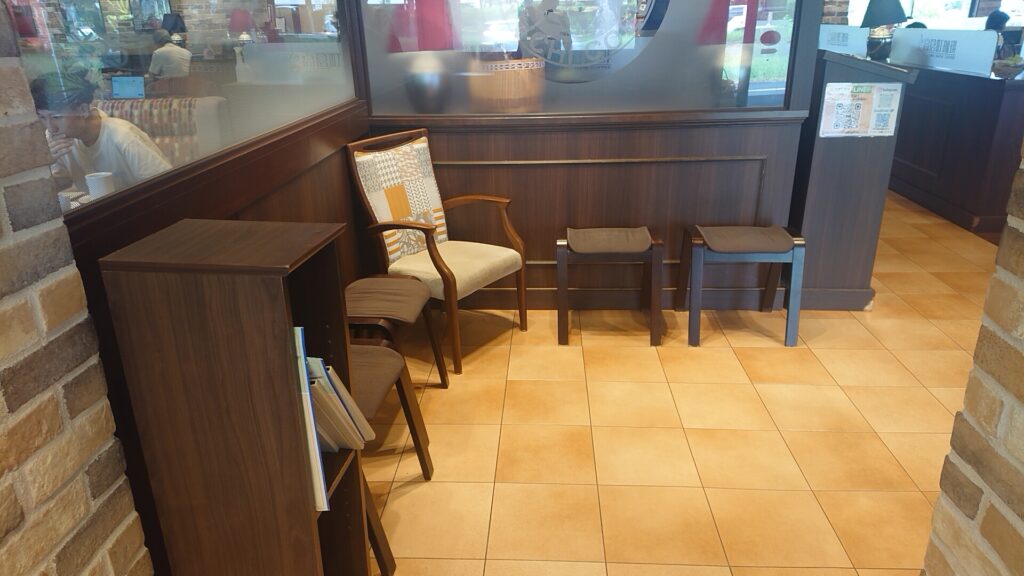 高倉町珈琲つくば店 待合席